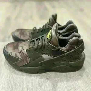 Nike Air Hurache Run Men’s Camo